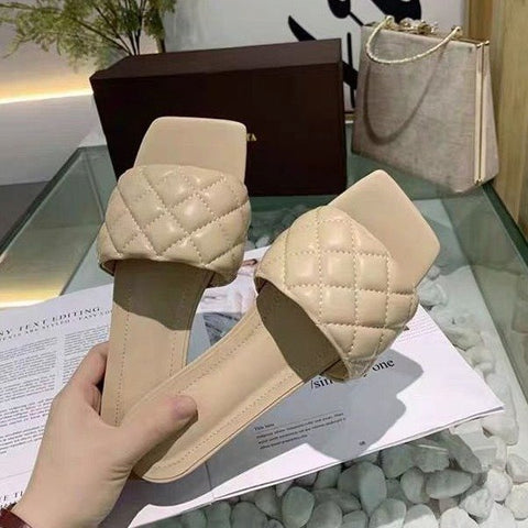 Diamond-shaped leather sandals with square head