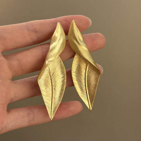 Niche Metal Folding Leaf Earrings
