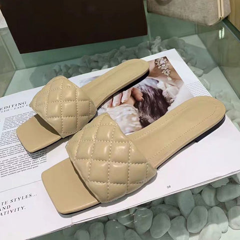 Diamond-shaped leather sandals with square head