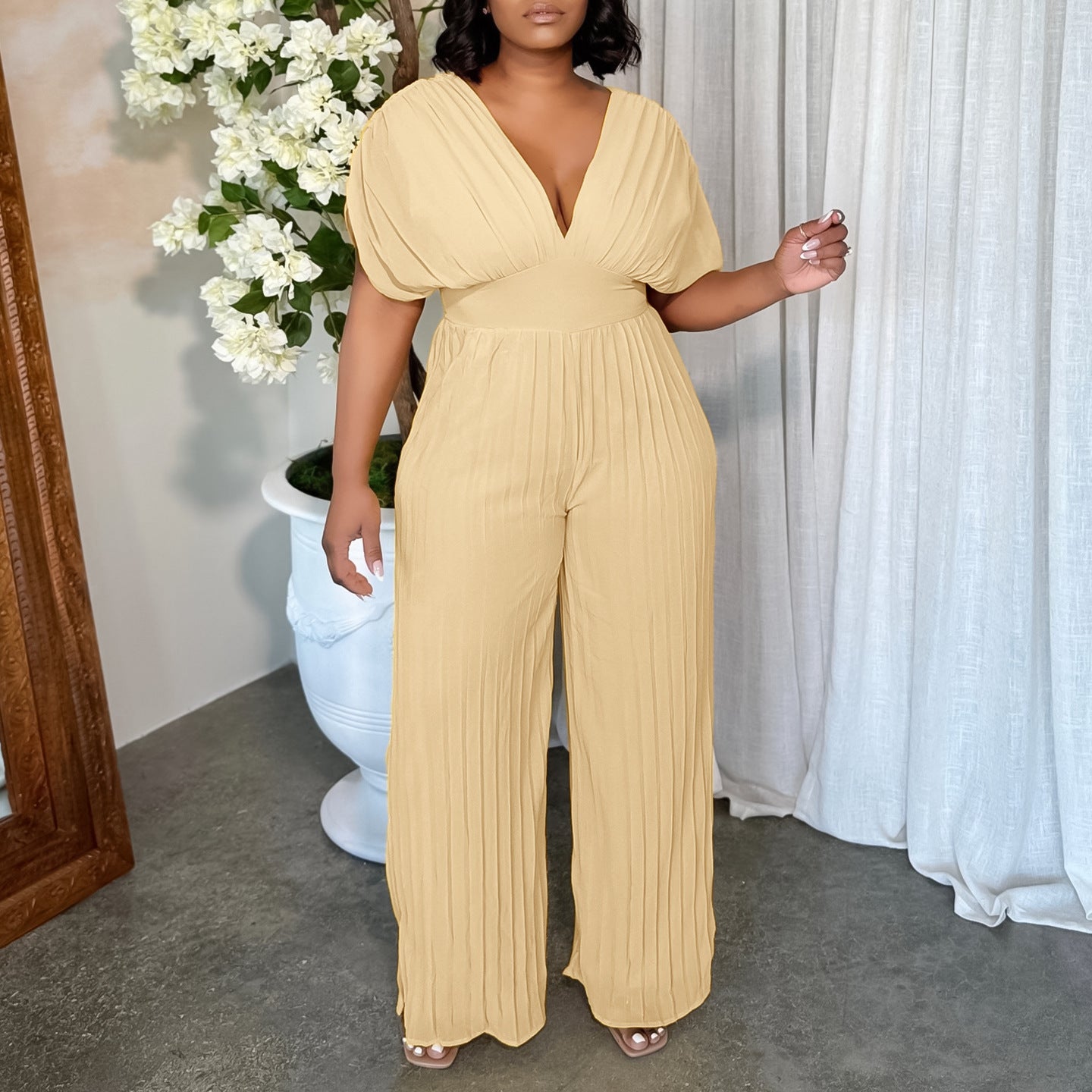 Women's V-neck Solid Color Pleated Jumpsuit