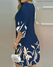 Vestido feminino de fibra sintética com estampa floral, manga ampla e modelagem reta.