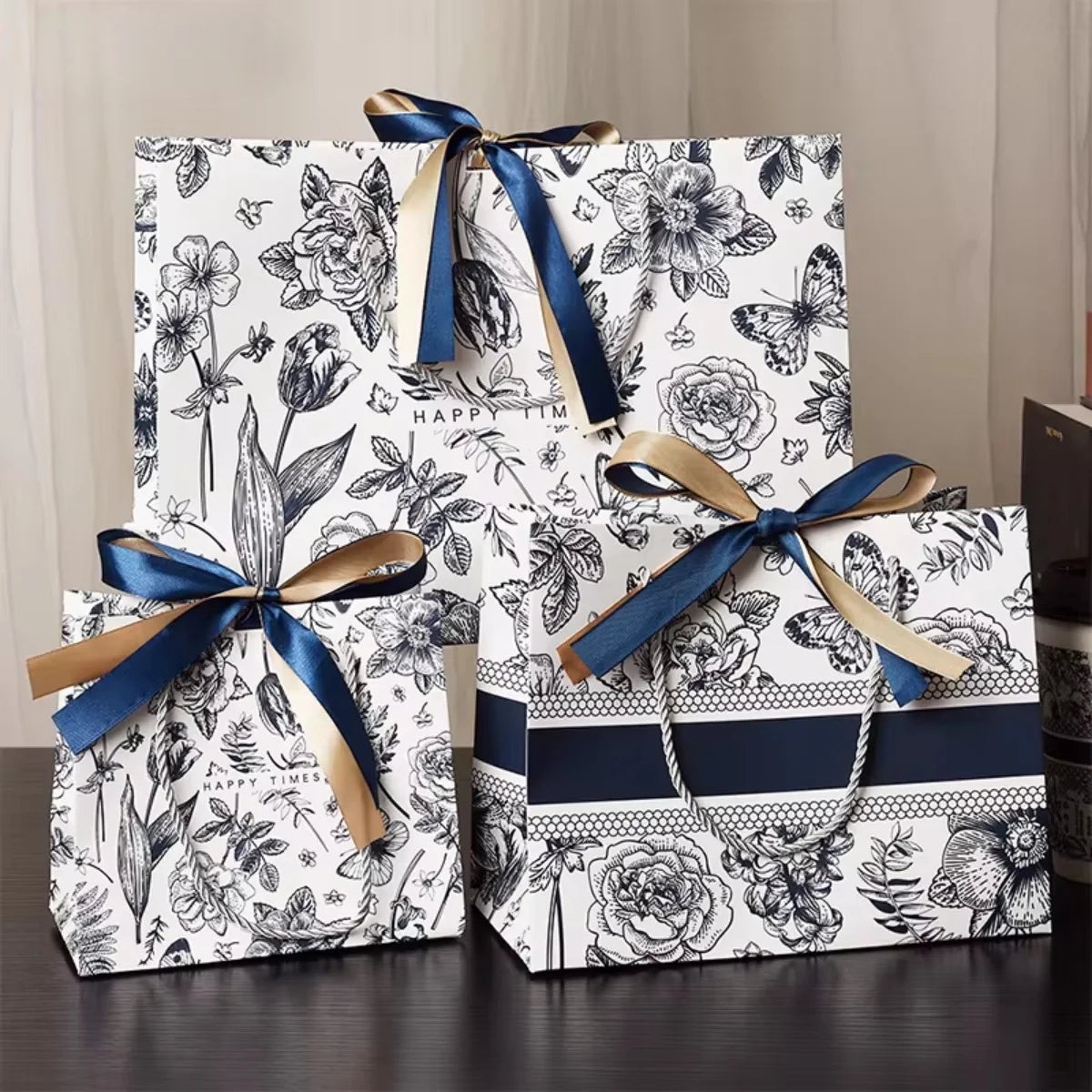 1PCS New Gift Bags Mother's Day Gift Wrapping Bags Floral Paper Bags Tote Bags Birthday Paper Bags Premium Gift Bags with Ribbon