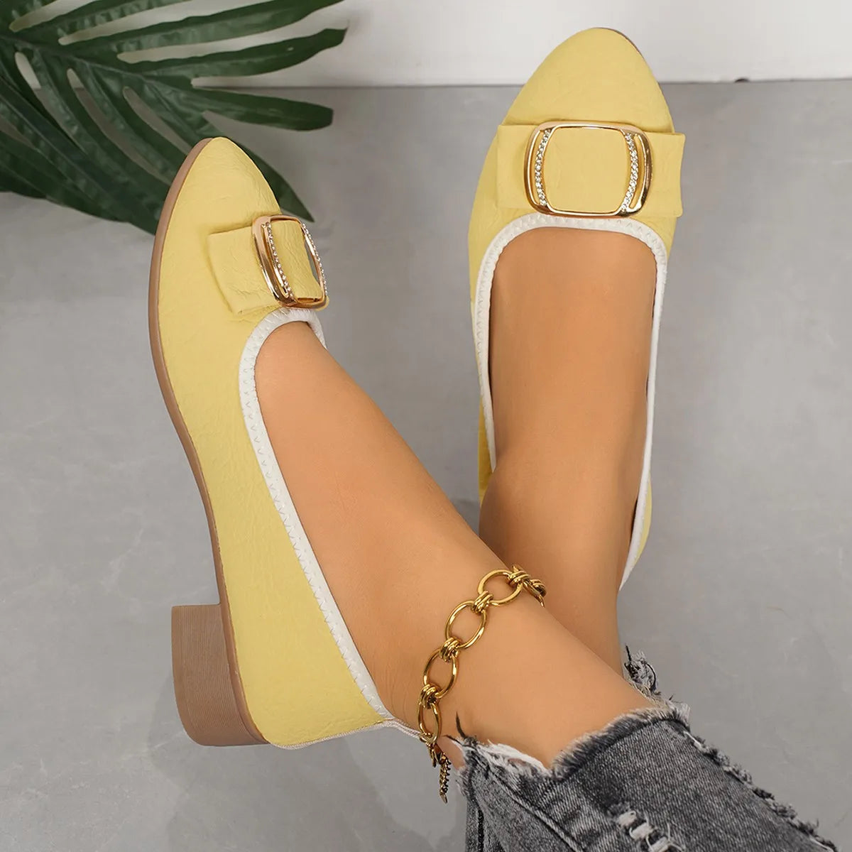 Women's shoes 2025 Soft Sole and Soft Surface Single Shoes Summer New Shallow Mouth Metal Buckle Non-slip Square Heel Shoes