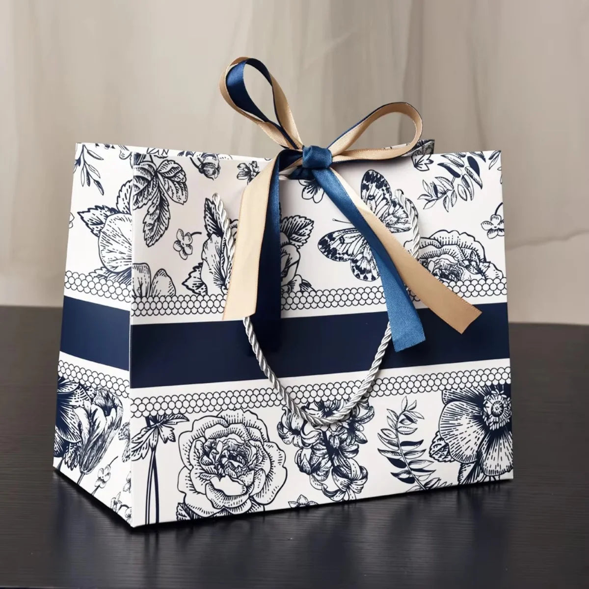 1PCS New Gift Bags Mother's Day Gift Wrapping Bags Floral Paper Bags Tote Bags Birthday Paper Bags Premium Gift Bags with Ribbon
