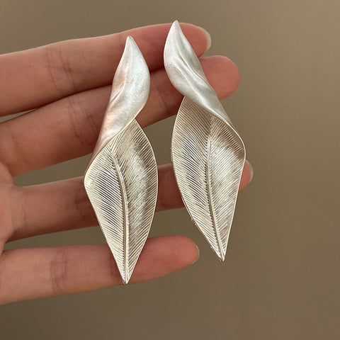 Niche Metal Folding Leaf Earrings